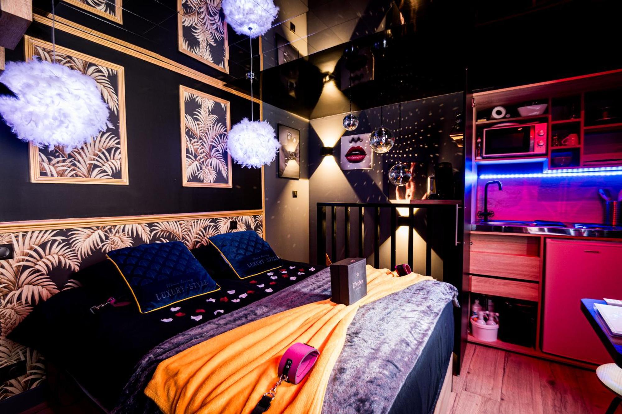 Loveroom Sauna, Balneo, Parking Prive Dans Le Centre De Honfleur Rum bild